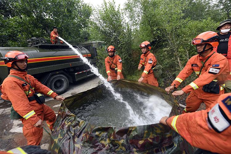 森林水袋怎么装水